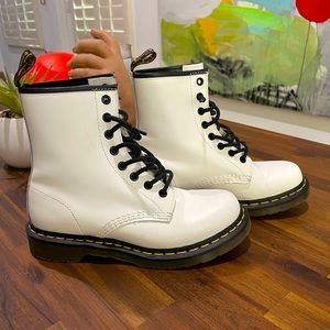 Dr. Marten’s 1460 WOMEN'S SMOOTH LEATHER LACE UP BOOTS WHITE SIZE 7